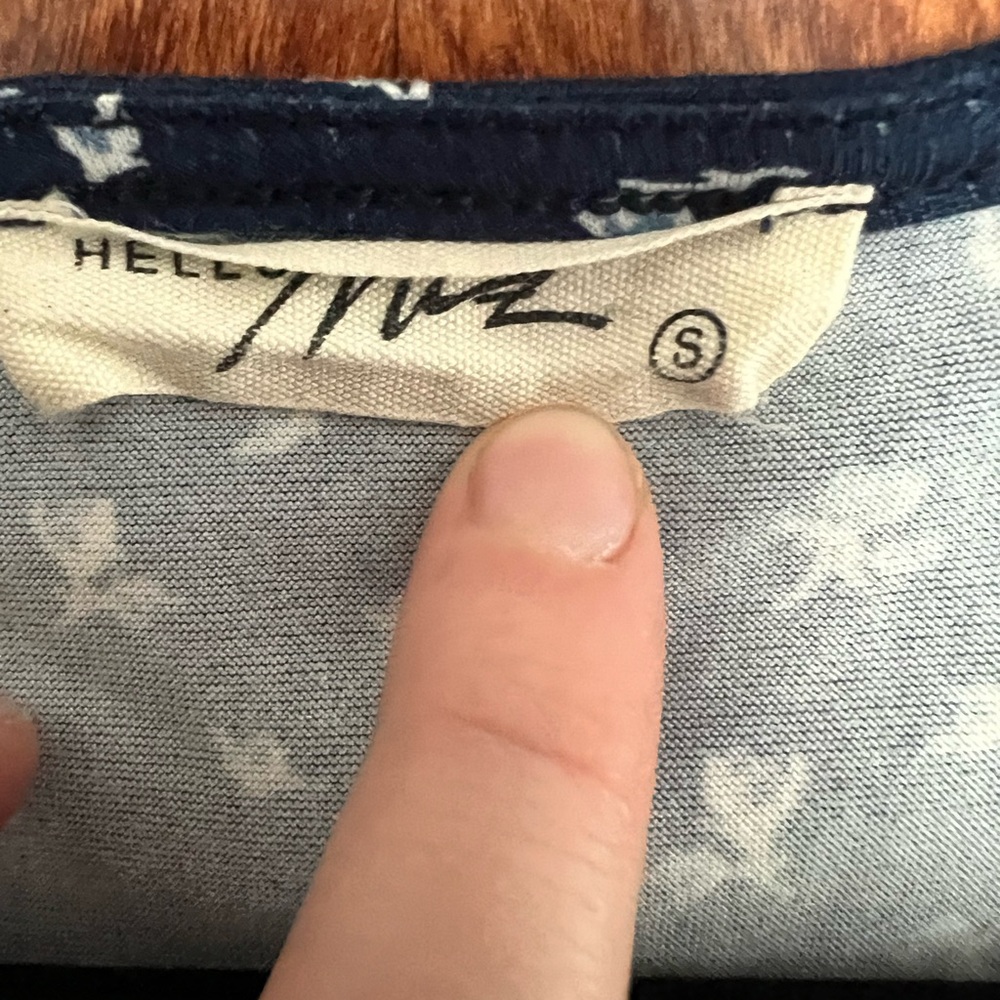Hello Miz Maternity Blue and White Floral Patterned Top size S - Picture 3 of 3